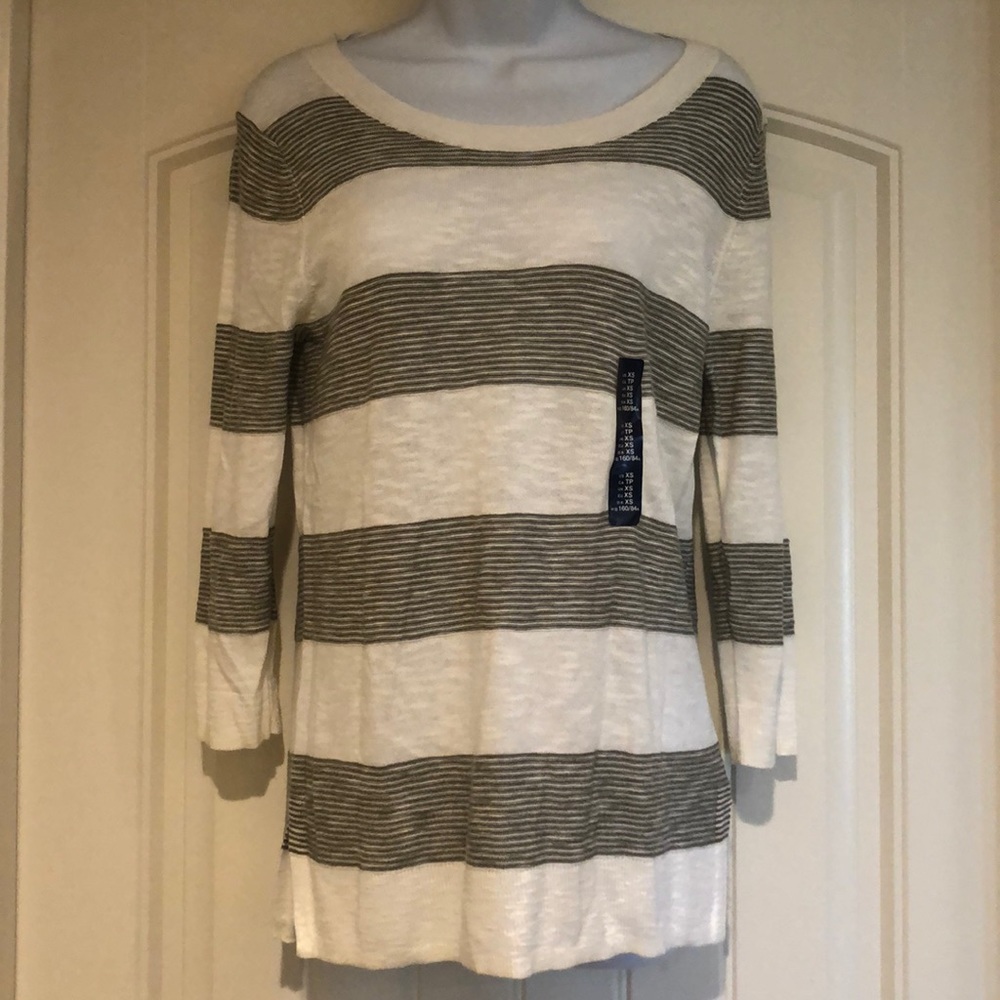 New With Tags Gap Sweater
